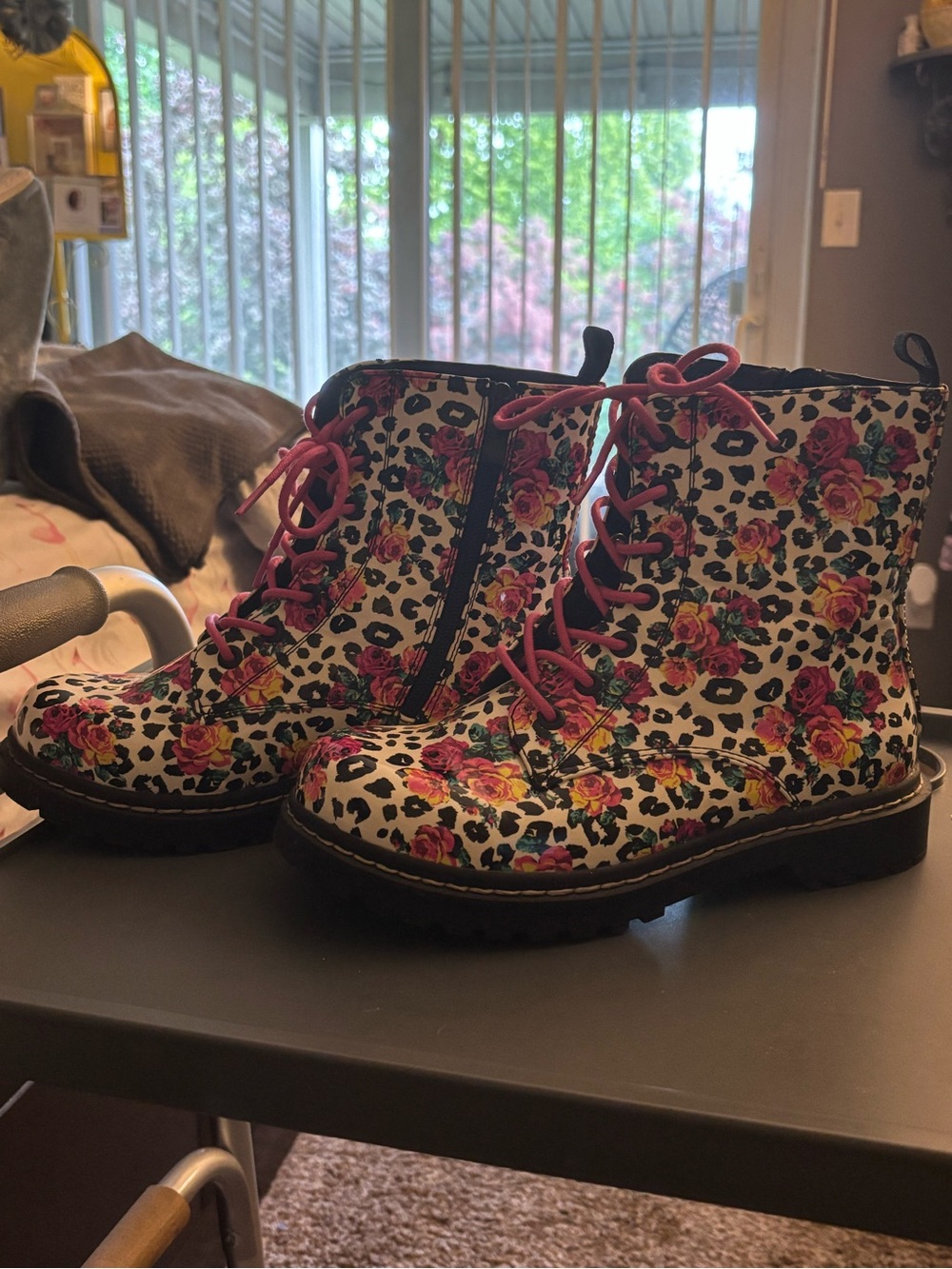 Women’s Floral Leopard Lace-Up Boots in White and Pink
